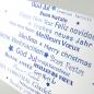 Preview: blaue Weihnachtskarte mit internationalen Wünschen