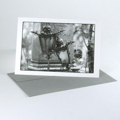 10 Trauerkarten mit grauen Kuverts: Laternen am Wiener Zentralfriedhof