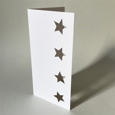 10 weiße Weihnachtskarten mit goldenen Umschlägen: gestanzte Sterne