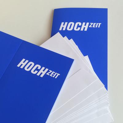 10 blaue Hochzeitskarten mit weißen Kuverts: HOCH ZEIT