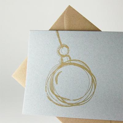 10 graue Recycling-Weihnachtskarten mit Umschlag: Weihnachtsbaumkugel