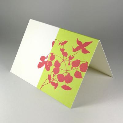Recycling-Grußkarte: rote Blumen