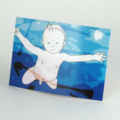 reduzierte Postkarte: Baby schwimmt im Wasser