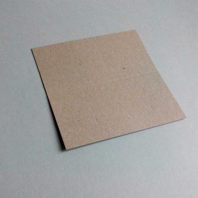 sandgraue Recycling-Tischkarte  5,2 x 10,5 cm (Graupappe ca. 350 g/qm)