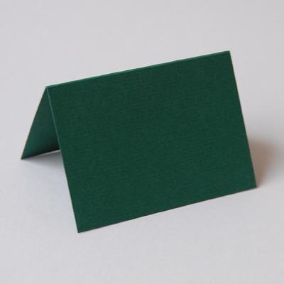dunkelgrüne Tischkarte  5,5 x 7,7 cm (Artoz Nr.309, 220 g/qm)