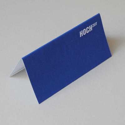 blaue Tischkarte: HOCH ZEIT