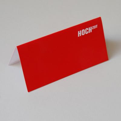 rote Tischkarte: HOCH ZEIT