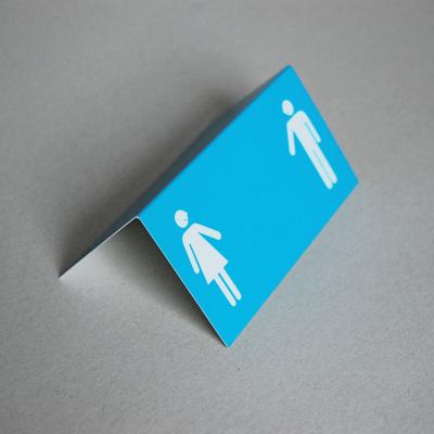 türkise Tischkarte: Mann und Frau