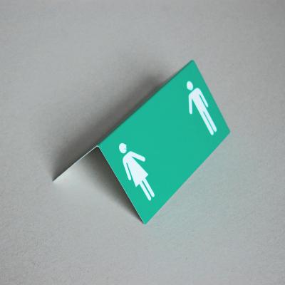 grüne Tischkarte: Mann und Frau