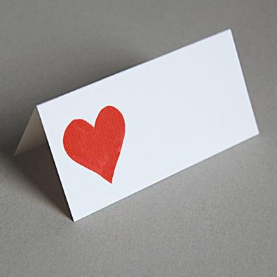 Tischkarte für die Hochzeit: rotes Herz