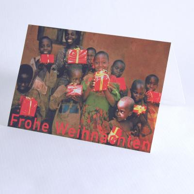 Weihnachtskarte mit Spende: Kinder mit Paketen