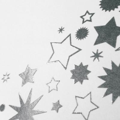 reduzierte Weihnachtskarte: silbergraue Sterne