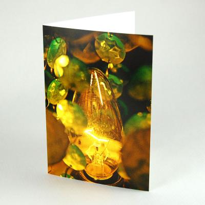 Foto-Weihnachtskarte: Glühbirne am Baum
