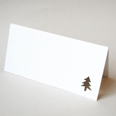 weiße Weihnachtskarte: gestanzter Baum