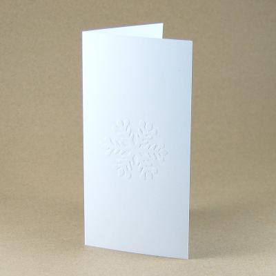 weiße Recycling-Weihnachtskarte: geprägtes Eiskristall