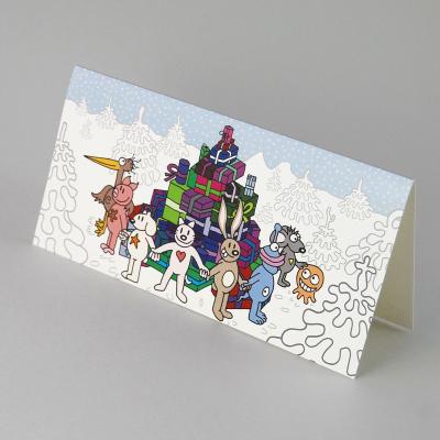 Weihnachtskarte: witzige Geschenkepyramide im Wald