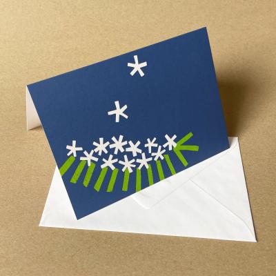 10 Weihnachtskarten mit weißen Kuverts: Tannenzweig mit Schnee