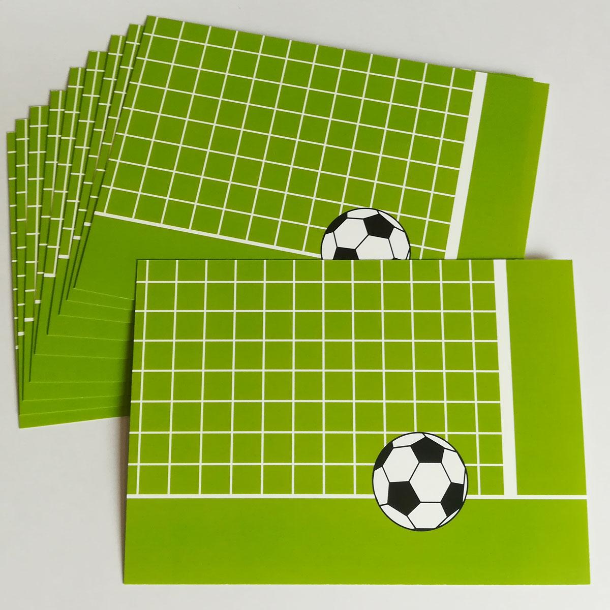 10 Fußball-Postkarten mit Ball vor dem Tor