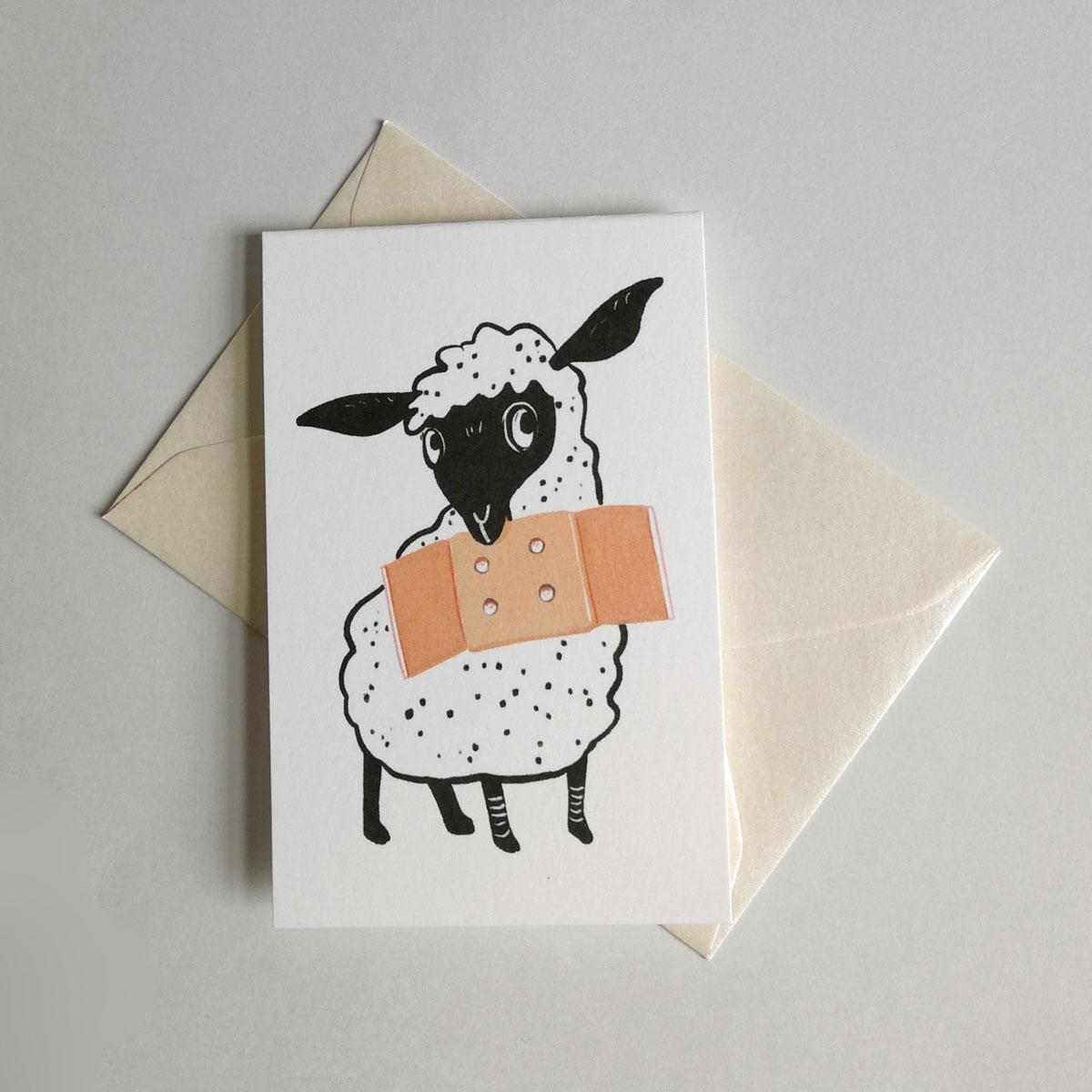 Miniklappkarte mit Umschlag: Schaf mit Pflaster
