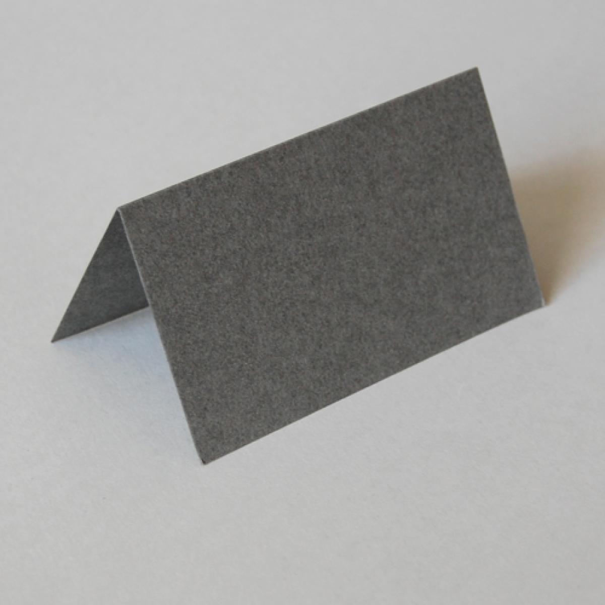 dunkelgraue Tischkarte  6 x 11 cm (GmundColors57, 200 g/qm)