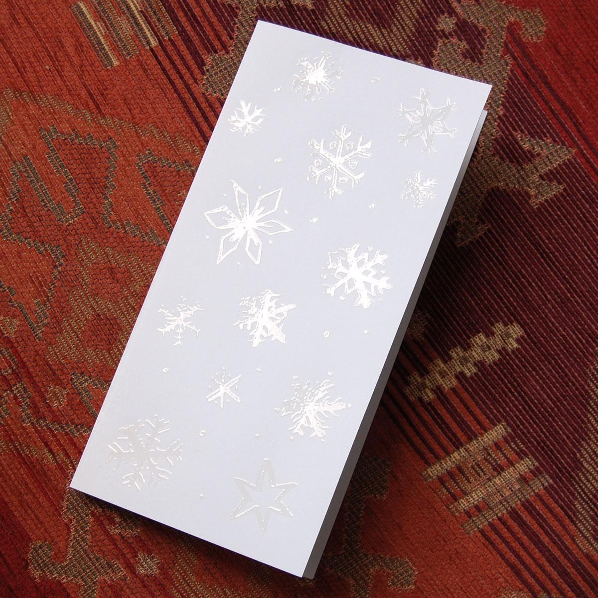 weiße Weihnachtskarte mit Schneeflocken