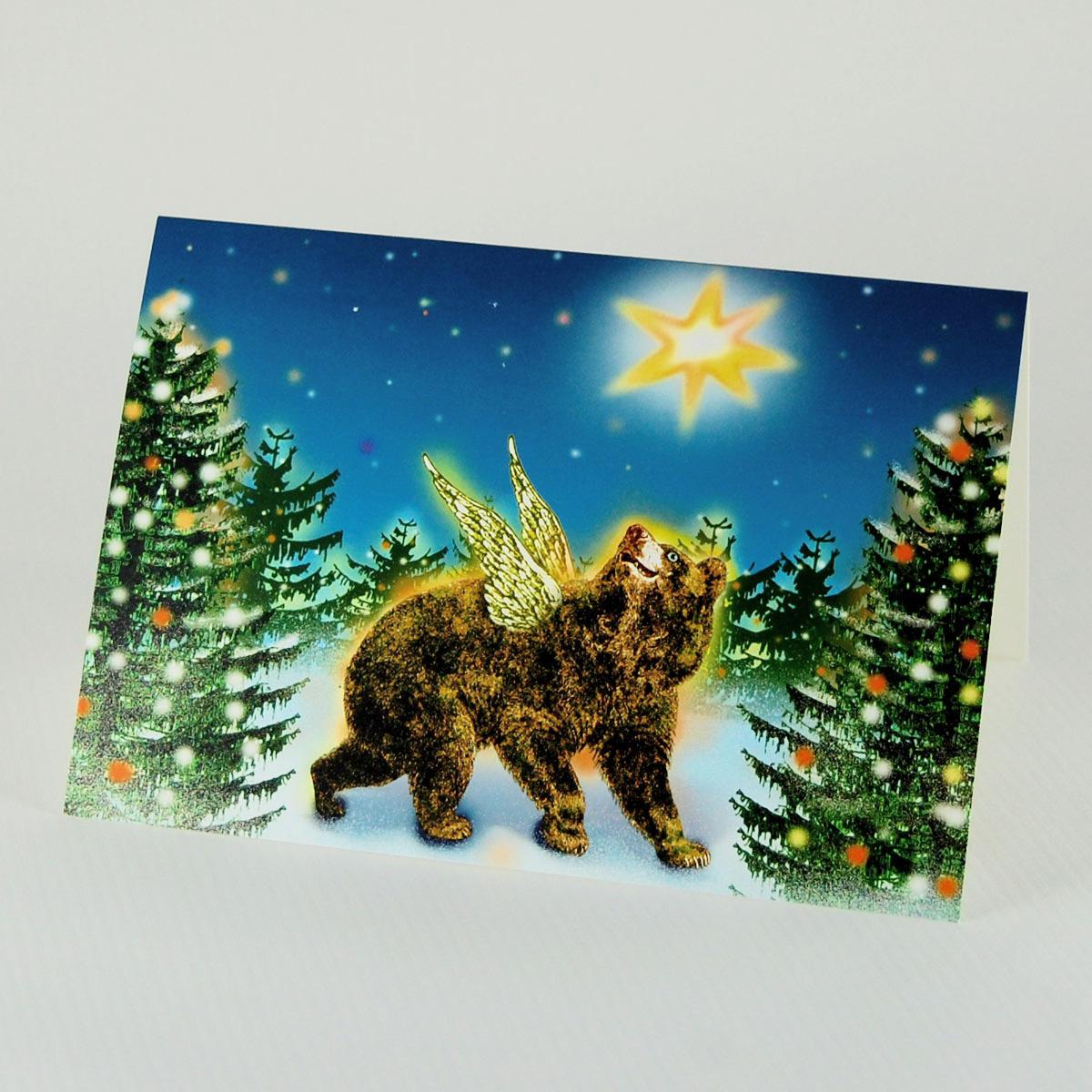 skurille Weihnachtskarte: Geflügelter Bär im Wald
