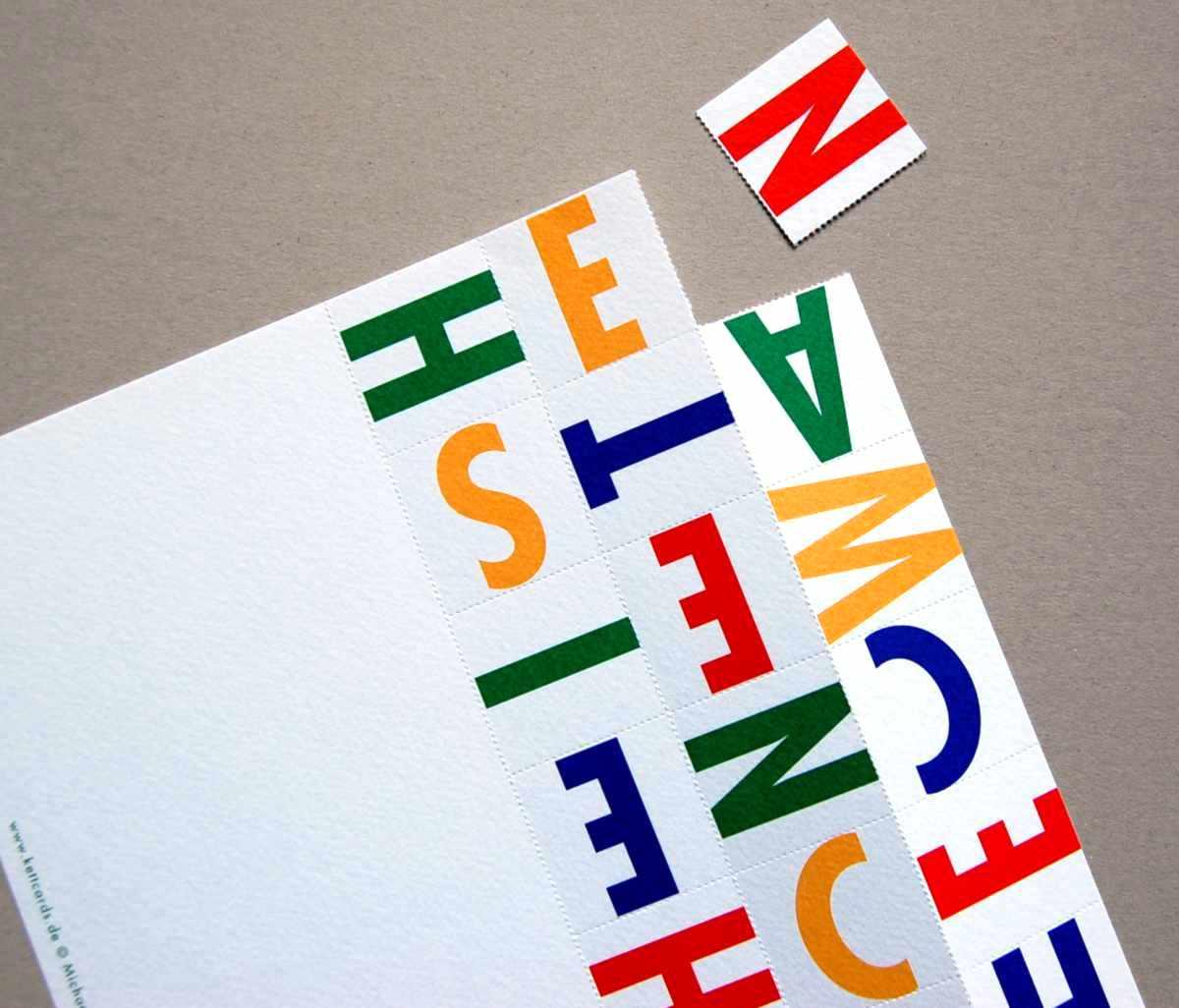 Weihnachtskarte mit Buchstabenpuzzle: SCHOENE WEIHNACHTEN