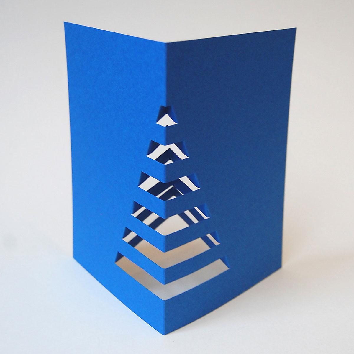 blaue Weihnachtskarte mit Einlegeblatt: Weihnachtsbaum für den Schreibtisch