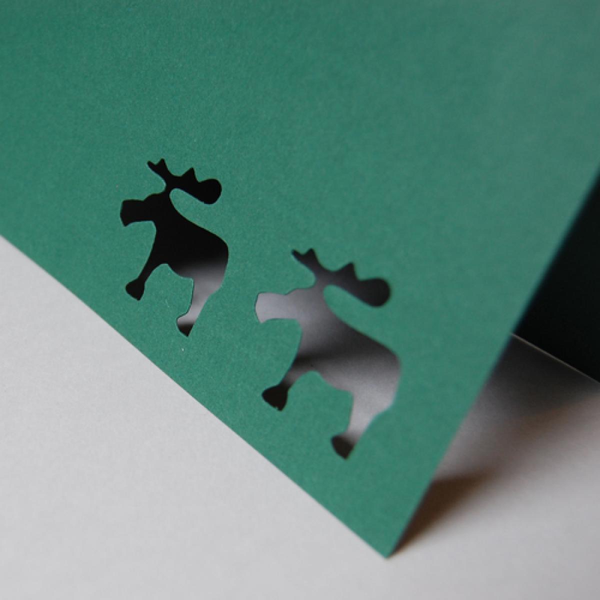 dunkelgrüne Weihnachtskarte: gestanzte Elche